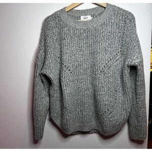 EUC ONLY cable knit high low hem jumper